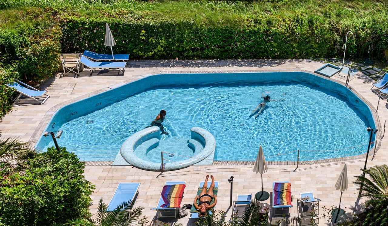 Hotel Nedy Marina di Massa Exterior foto