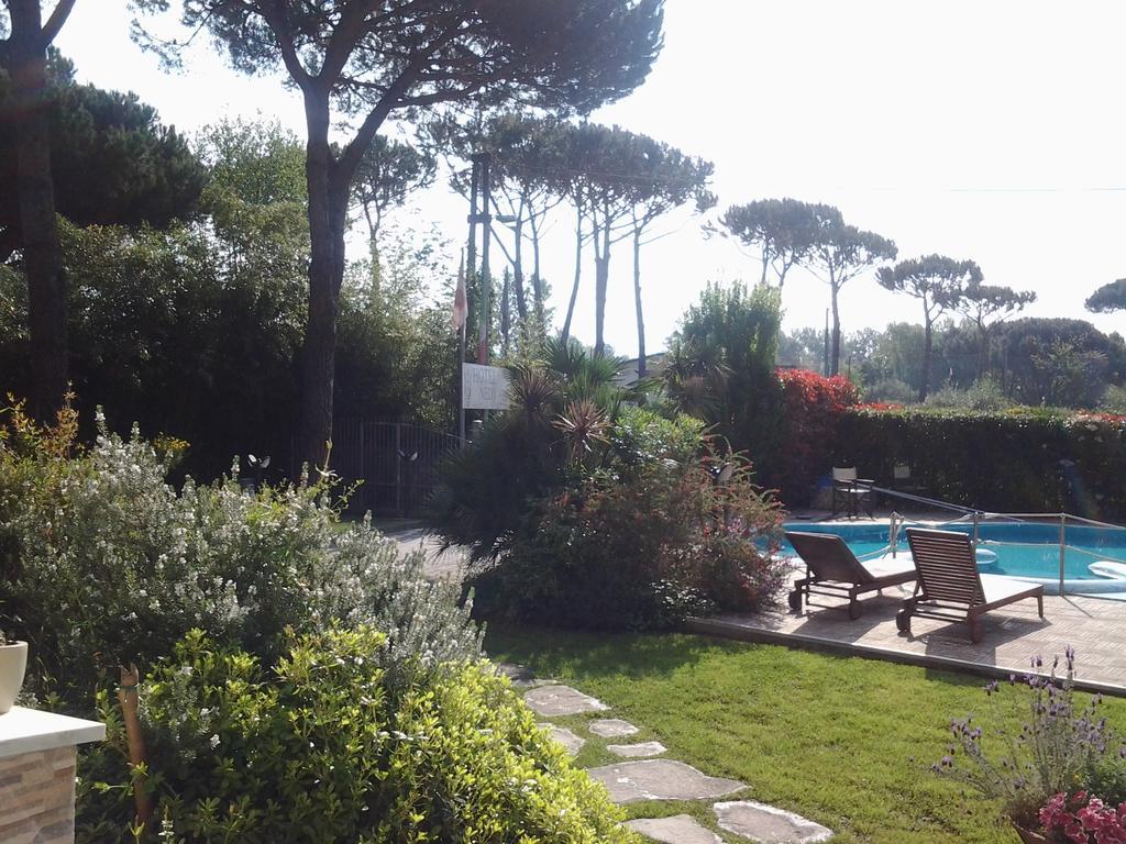 Hotel Nedy Marina di Massa Exterior foto