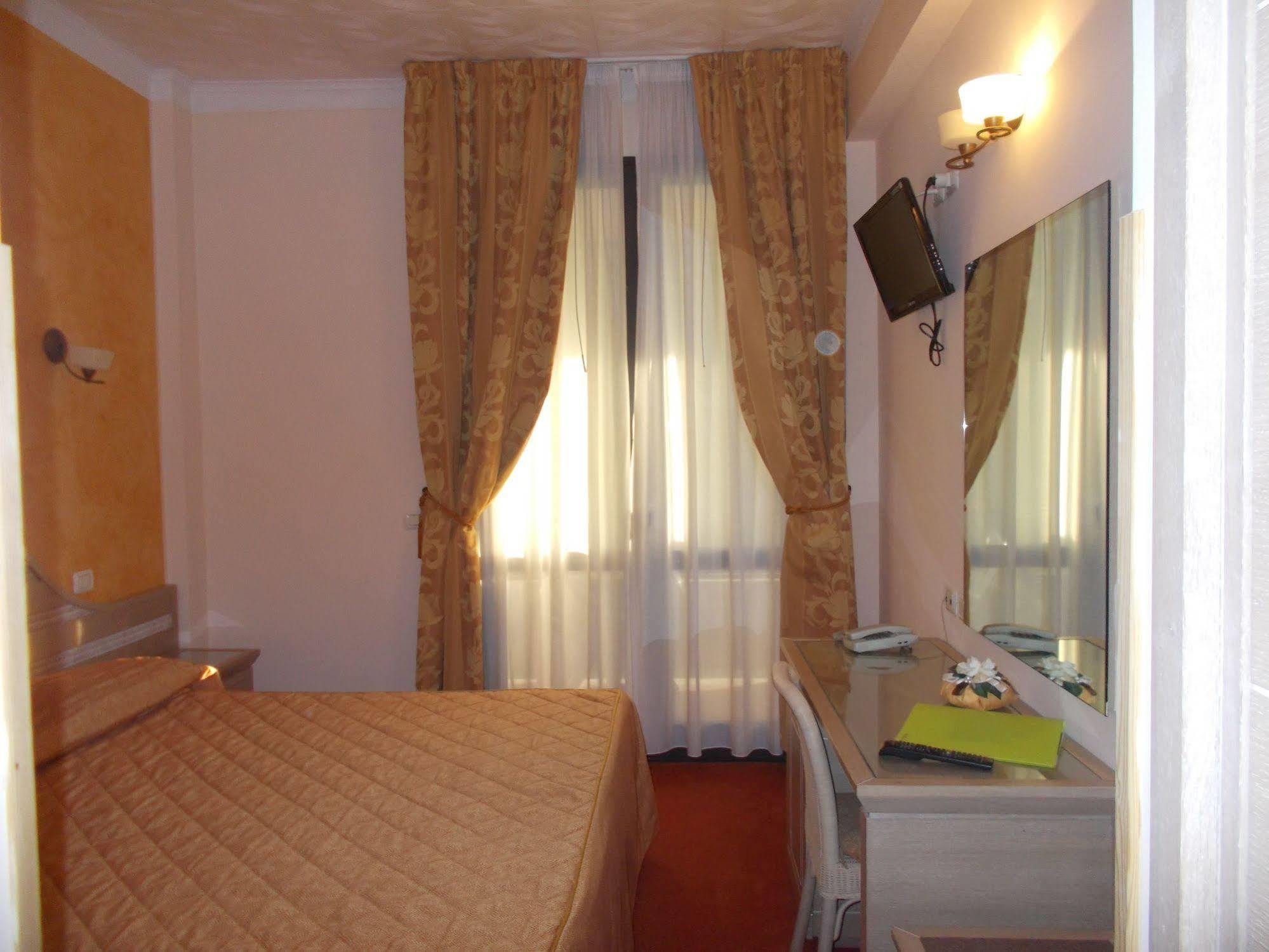 Hotel Nedy Marina di Massa Exterior foto